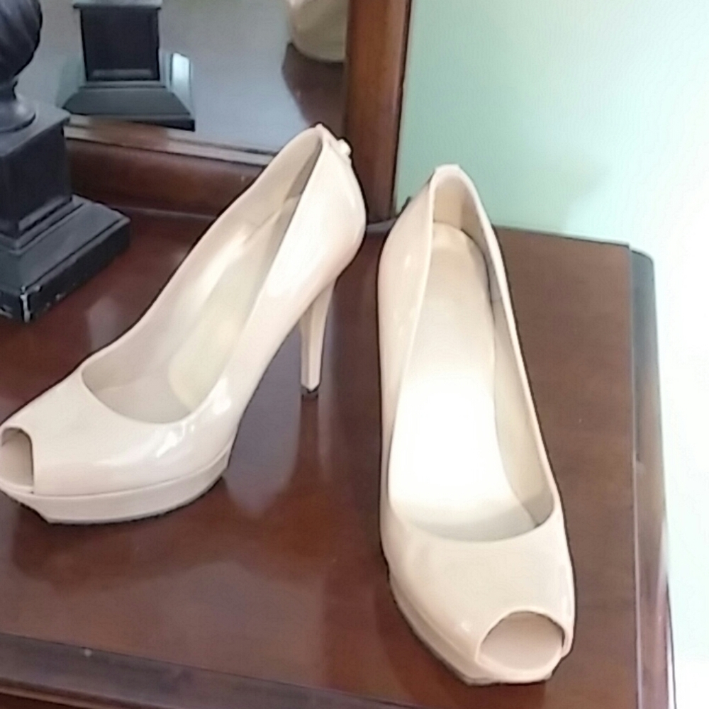 Stuart Weitzman Nude Heels - EXCELLENT condition